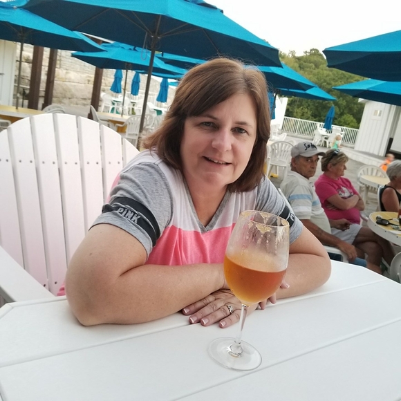 Meet your Posher, Melissa - Picture 1 of 1